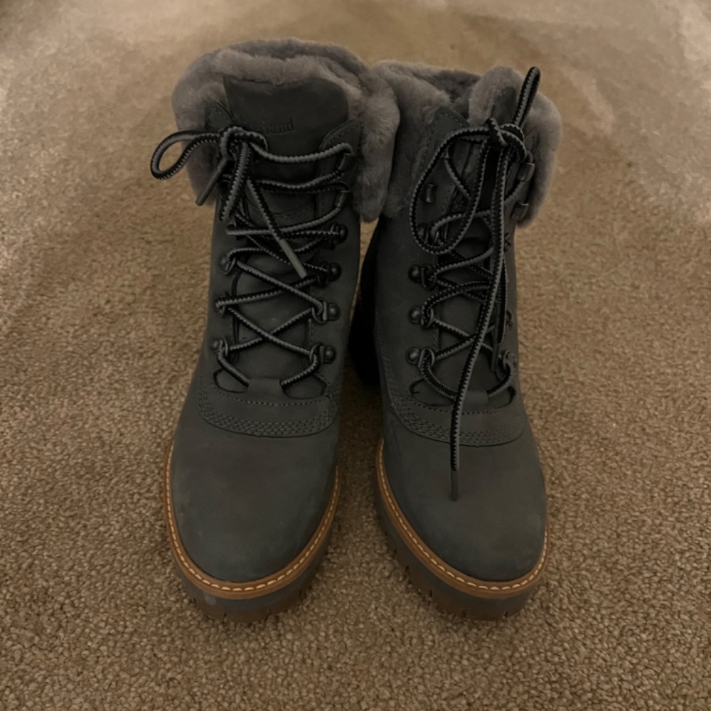 Timberland  Waterproof  Courmeyeur Valley Boots in gray